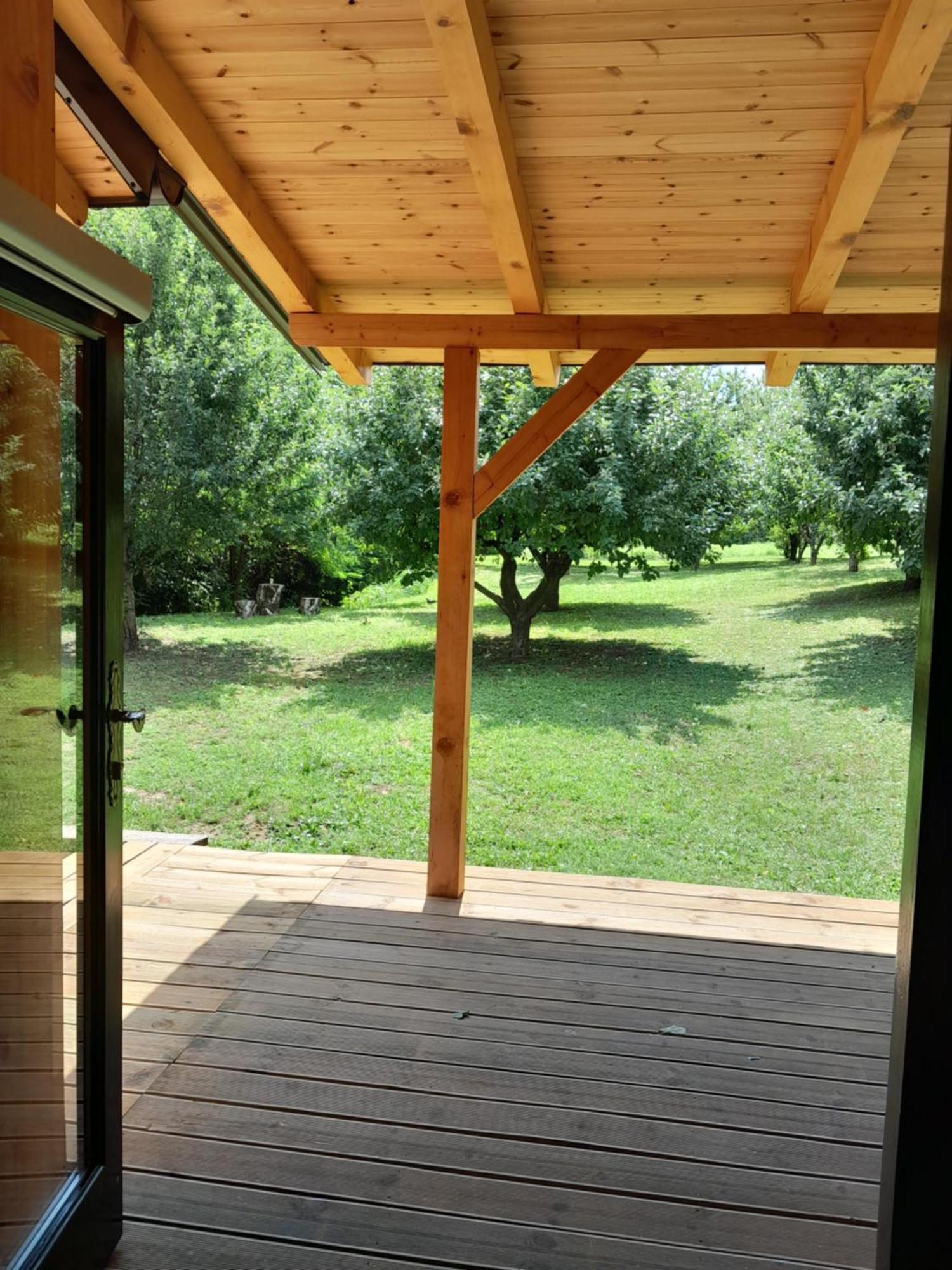 Nica Wood Villa Sremska Kamenica ภายนอก รูปภาพ