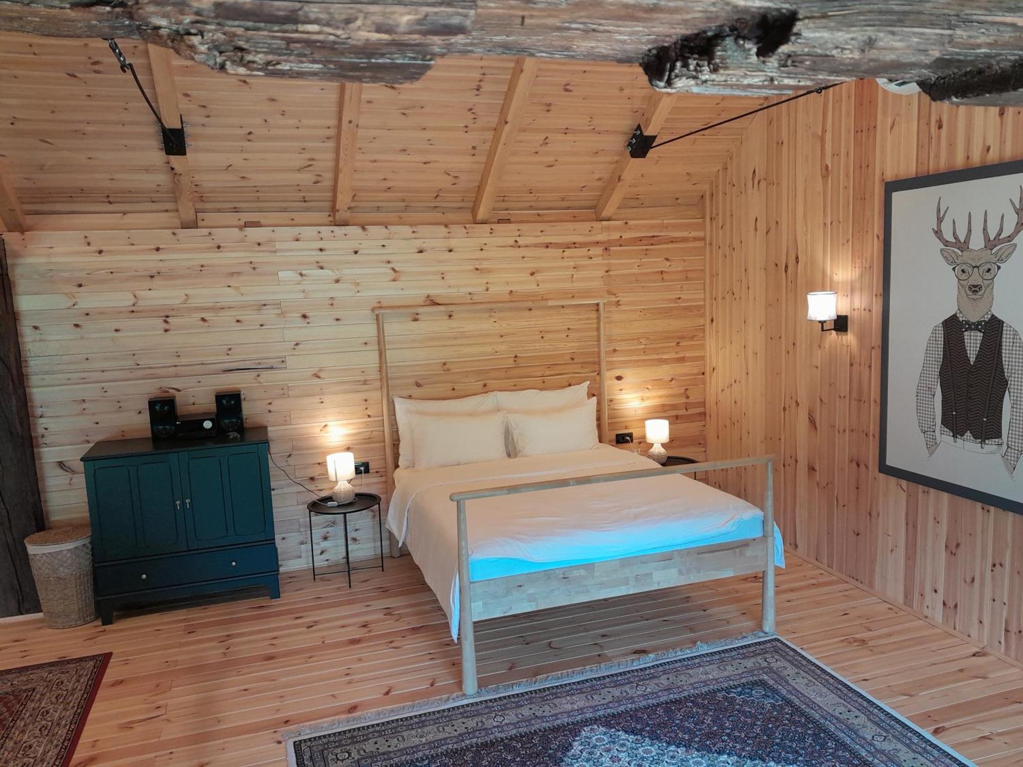 Nica Wood Villa Sremska Kamenica ภายนอก รูปภาพ