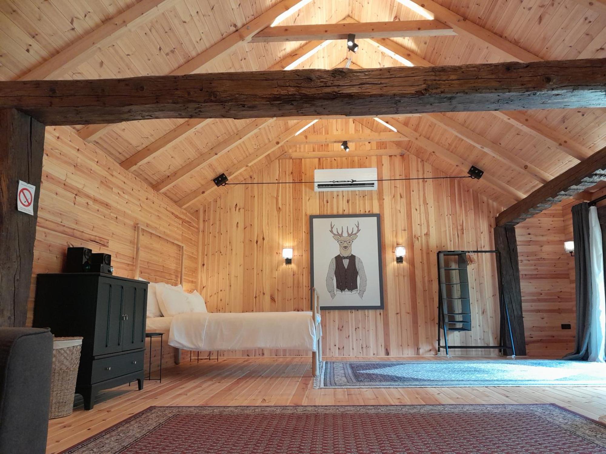 Nica Wood Villa Sremska Kamenica ภายนอก รูปภาพ