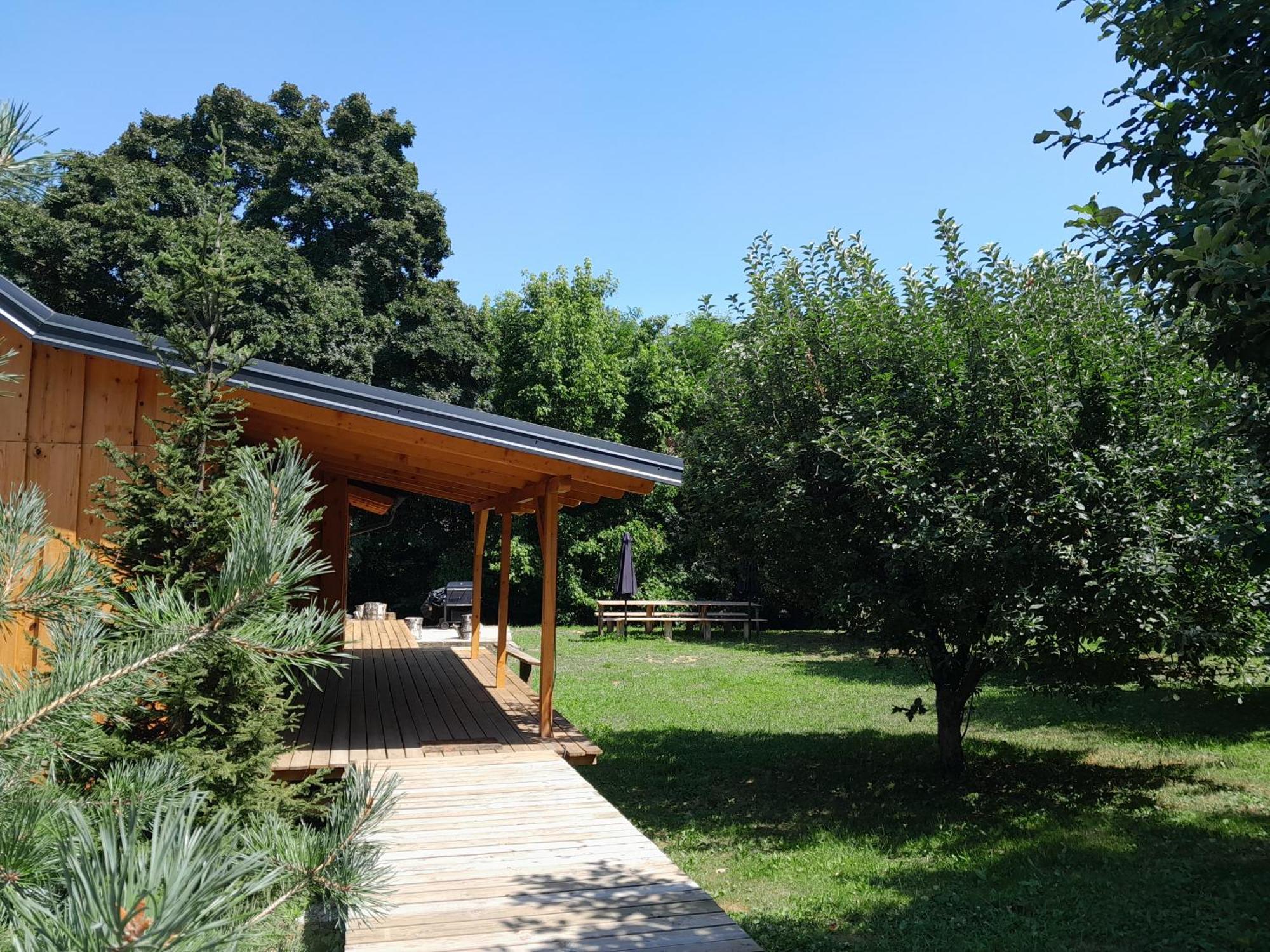 Nica Wood Villa Sremska Kamenica ภายนอก รูปภาพ